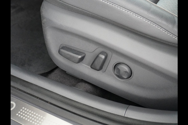 Hyundai IONIQ Premium EV Leer+elektr.Verst.+Verwarmd Schuif/Kan-dak Adapive-Cruise Apple Carplay Android Auto Navi Ecc Camera Pdc Bank+stoel+S Memory Keyless DAB Stoel Elek.Verstelbaar Led Bluetooth Regensensor Rijstrooksensor Origineel Nederlandse Auto Zeer Compleet!