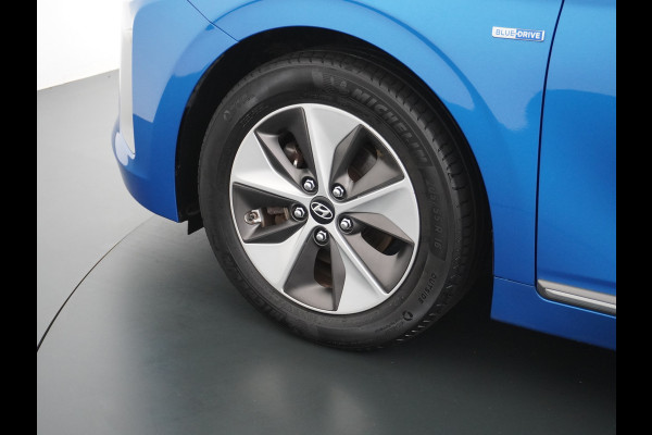 Hyundai IONIQ Premium EV Leer+elektr.Verst.+Verwarmd Schuif/Kan-dak Adapive-Cruise Apple Carplay Android Auto Navi Ecc Camera Pdc Bank+stoel+S Memory Keyless DAB Stoel Elek.Verstelbaar Led Bluetooth Regensensor Rijstrooksensor Origineel Nederlandse Auto Zeer Compleet!