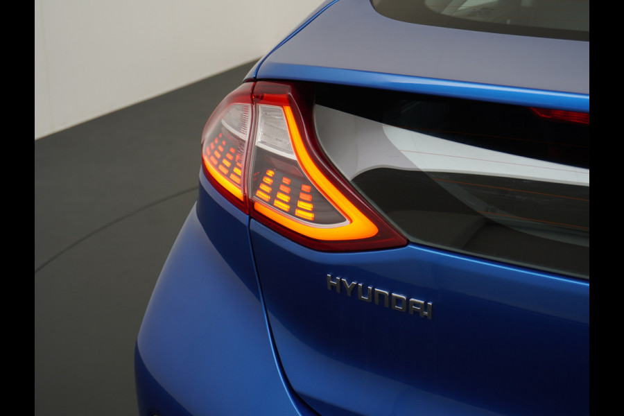 Hyundai IONIQ Premium EV Leer+elektr.Verst.+Verwarmd Schuif/Kan-dak Adapive-Cruise Apple Carplay Android Auto Navi Ecc Camera Pdc Bank+stoel+S Memory Keyless DAB Stoel Elek.Verstelbaar Led Bluetooth Regensensor Rijstrooksensor Origineel Nederlandse Auto Zeer Compleet!