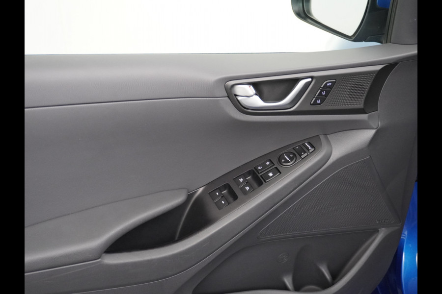Hyundai IONIQ Premium EV Leer+elektr.Verst.+Verwarmd Schuif/Kan-dak Adapive-Cruise Apple Carplay Android Auto Navi Ecc Camera Pdc Bank+stoel+S Memory Keyless DAB Stoel Elek.Verstelbaar Led Bluetooth Regensensor Rijstrooksensor Origineel Nederlandse Auto Zeer Compleet!