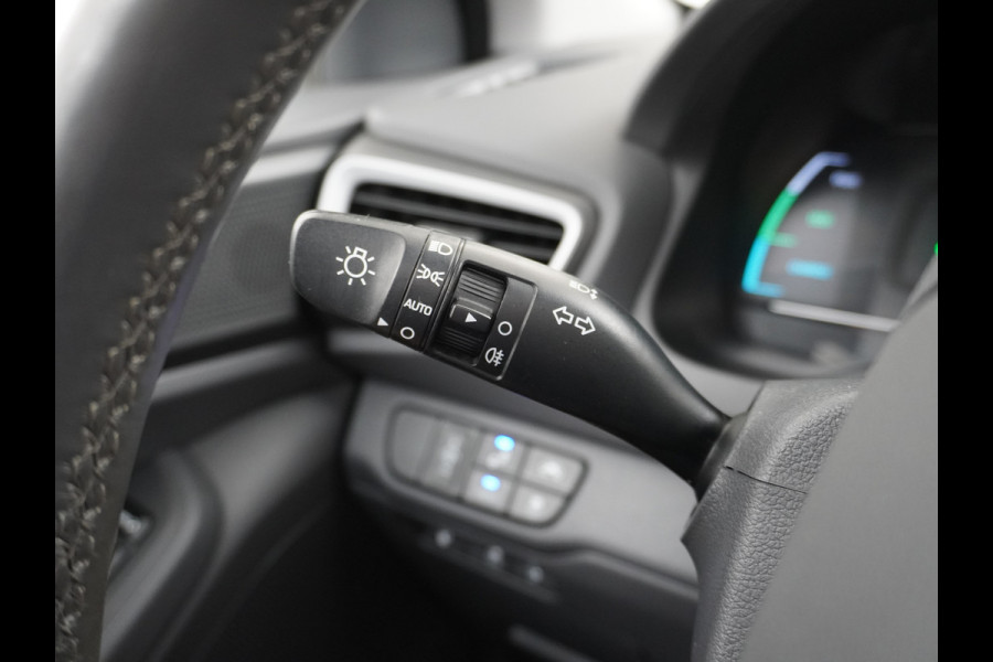 Hyundai IONIQ Premium EV Leer+elektr.Verst.+Verwarmd Schuif/Kan-dak Adapive-Cruise Apple Carplay Android Auto Navi Ecc Camera Pdc Bank+stoel+S Memory Keyless DAB Stoel Elek.Verstelbaar Led Bluetooth Regensensor Rijstrooksensor Origineel Nederlandse Auto Zeer Compleet!
