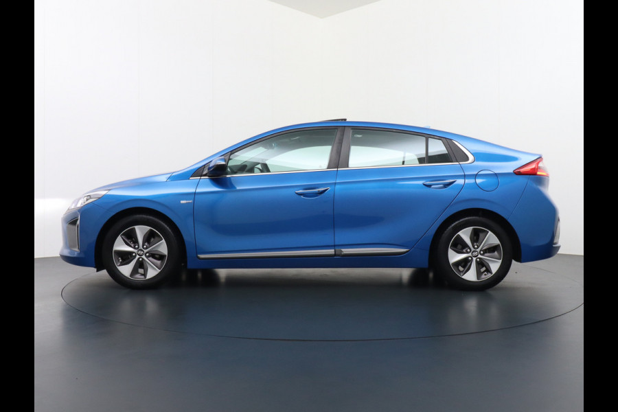 Hyundai IONIQ Premium EV Leer+elektr.Verst.+Verwarmd Schuif/Kan-dak Adapive-Cruise Apple Carplay Android Auto Navi Ecc Camera Pdc Bank+stoel+S Memory Keyless DAB Stoel Elek.Verstelbaar Led Bluetooth Regensensor Rijstrooksensor Origineel Nederlandse Auto Zeer Compleet!