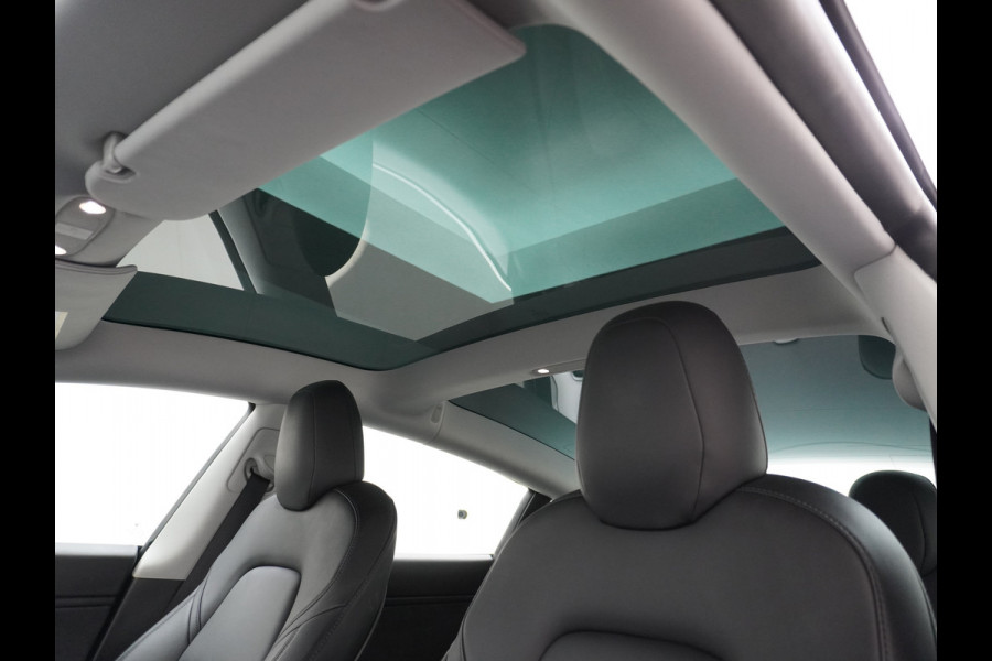 Tesla Model 3 Long Range AWD 75kWh 463PK Elektr.Achterklep ! 19"Lmv FSD-3 Computer Premium Audio AutoPilot Panoramadak Camera's Leer Adaptive- 4WD Stoel en achterbank verwarming Elektr.Stoelen+Memory+Easy-Entry WiFi 1e Eigenaar Origineel Nederlandse Auto Garantie op Accu/Motor tot 07-06-2027/192.000km