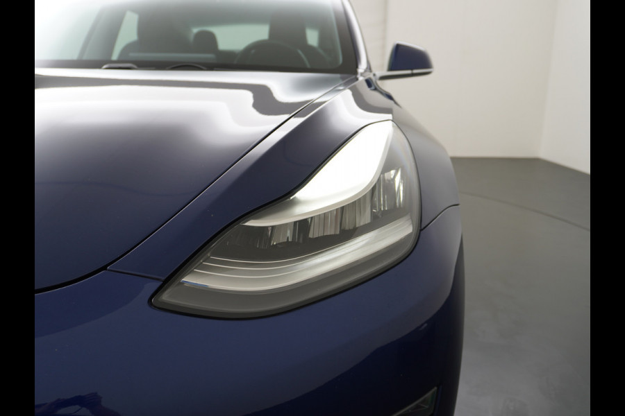 Tesla Model 3 Long Range AWD 75kWh 463PK Elektr.Achterklep ! 19"Lmv FSD-3 Computer Premium Audio AutoPilot Panoramadak Camera's Leer Adaptive- 4WD Stoel en achterbank verwarming Elektr.Stoelen+Memory+Easy-Entry WiFi 1e Eigenaar Origineel Nederlandse Auto Garantie op Accu/Motor tot 07-06-2027/192.000km