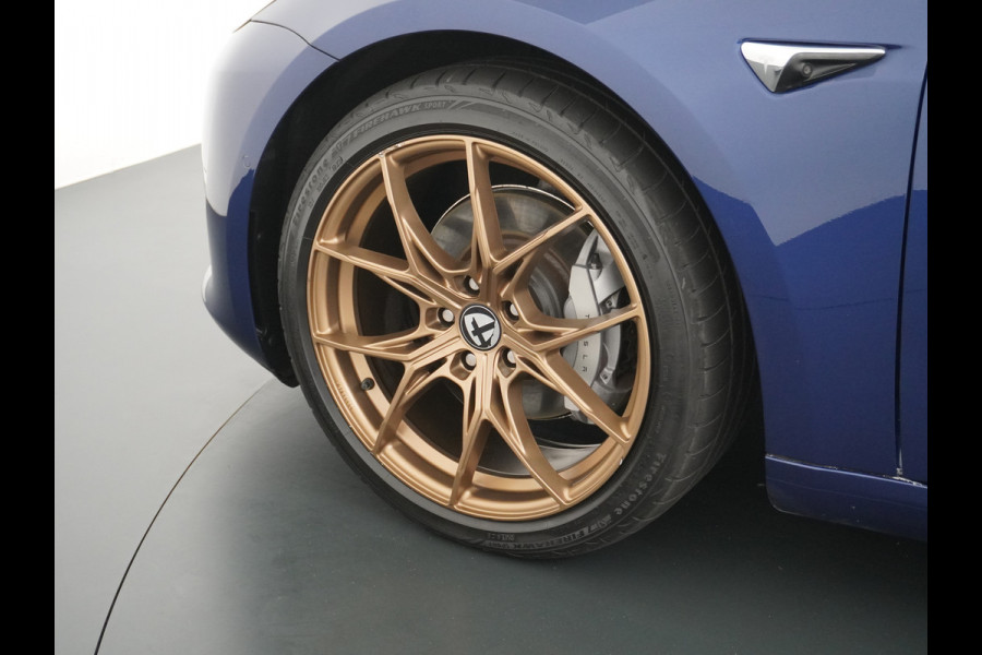 Tesla Model 3 Long Range AWD 75kWh 463PK Elektr.Achterklep ! 19"Lmv FSD-3 Computer Premium Audio AutoPilot Panoramadak Camera's Leer Adaptive- 4WD Stoel en achterbank verwarming Elektr.Stoelen+Memory+Easy-Entry WiFi 1e Eigenaar Origineel Nederlandse Auto Garantie op Accu/Motor tot 07-06-2027/192.000km
