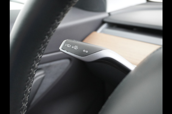 Tesla Model 3 Long Range AWD 75kWh 463PK Elektr.Achterklep ! 19"Lmv FSD-3 Computer Premium Audio AutoPilot Panoramadak Camera's Leer Adaptive- 4WD Stoel en achterbank verwarming Elektr.Stoelen+Memory+Easy-Entry WiFi 1e Eigenaar Origineel Nederlandse Auto Garantie op Accu/Motor tot 07-06-2027/192.000km