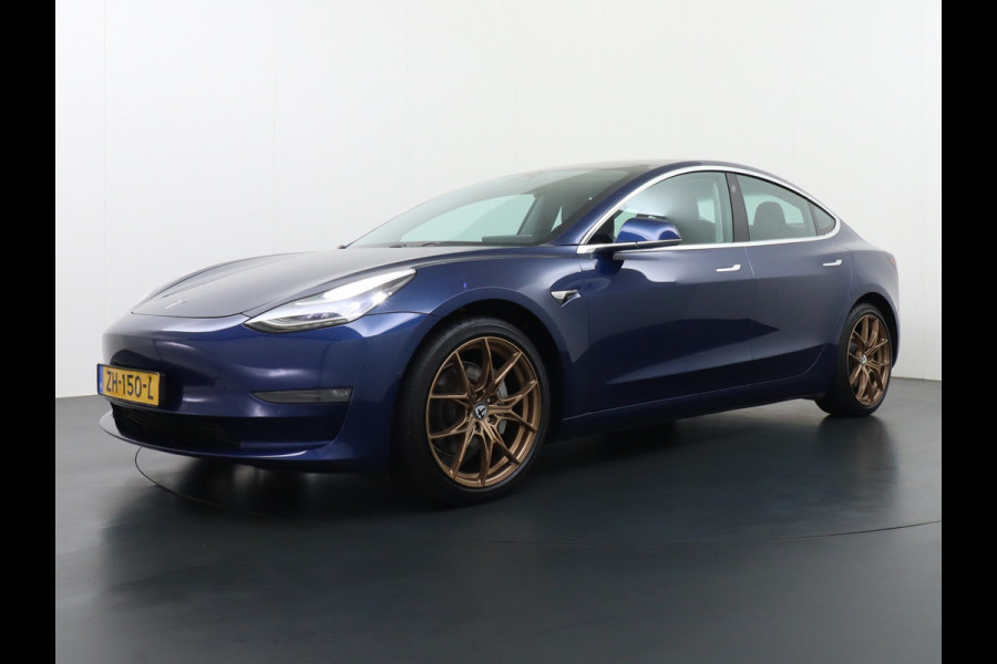 Tesla Model 3 Long Range AWD 75kWh 463PK Elektr.Achterklep ! 19"Lmv FSD-3 Computer Premium Audio AutoPilot Panoramadak Camera's Leer Adaptive- 4WD Stoel en achterbank verwarming Elektr.Stoelen+Memory+Easy-Entry WiFi 1e Eigenaar Origineel Nederlandse Auto Garantie op Accu/Motor tot 07-06-2027/192.000km