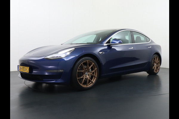Tesla Model 3 Long Range AWD 75kWh 463PK Elektr.Achterklep ! 19"Lmv FSD-3 Computer Premium Audio AutoPilot Panoramadak Camera's Leer Adaptive- 4WD Stoel en achterbank verwarming Elektr.Stoelen+Memory+Easy-Entry WiFi 1e Eigenaar Origineel Nederlandse Auto Garantie op Accu/Motor tot 07-06-2027/192.000km