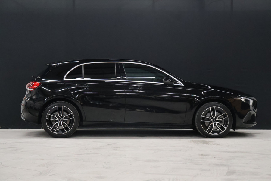 Mercedes-Benz A-Klasse 250 e Business Solution Luxury Limited [CAMERA, PDC 360, CRUISE CONTROL, STOELVERWARMING, BLUETOOTH VERBINDING, AUTOMATISCHE AIRCO, NAVIGATIE, NIEUWSTAAT]