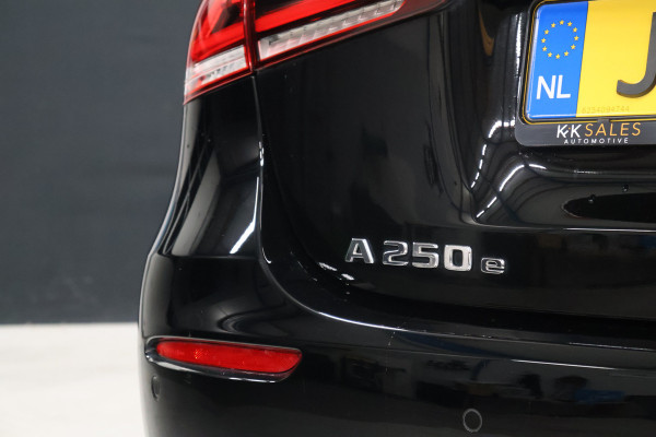 Mercedes-Benz A-Klasse 250 e Business Solution Luxury Limited [CAMERA, PDC 360, CRUISE CONTROL, STOELVERWARMING, BLUETOOTH VERBINDING, AUTOMATISCHE AIRCO, NAVIGATIE, NIEUWSTAAT]