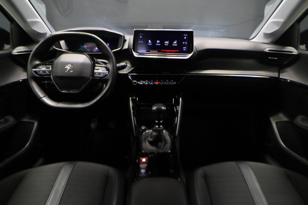 Peugeot 208 1.2 PureTech Blue Lease Allure [CAMERA 360+, PDC ACHTER, APPLE CARPLAY, ANDROID AUTO, CRUISE CONTROL, NAVIGATIE, AIRCONDITIONING, NIEUWSTAAT]