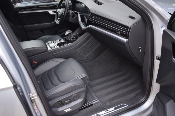 Volkswagen Touareg 3.0 TDI 286pk R-line | Grijs Kenteken | Luchtvering Volkswagen Touareg 3.0 TDI 286pk R-line | Grijs Kenteken | Luchtvering