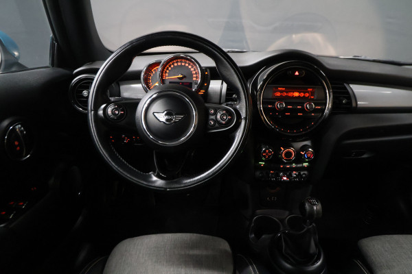 MINI Cabrio 1.5 Cooper Chili Serious Business [STOELVERWARMING, PARKEERSENSOREN, HALF LEDER/STOF, BLUETOOTH, CRUISE CONTROL, AIRCO, NIEUWSTAAT]