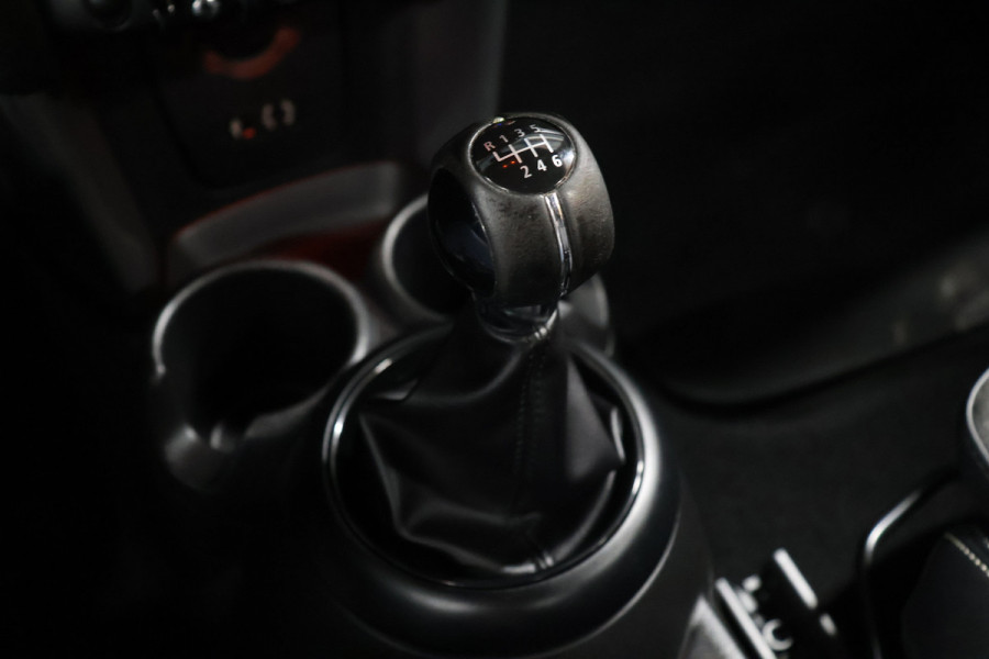 MINI Cabrio 1.5 Cooper Chili Serious Business [STOELVERWARMING, PARKEERSENSOREN, HALF LEDER/STOF, BLUETOOTH, CRUISE CONTROL, AIRCO, NIEUWSTAAT]