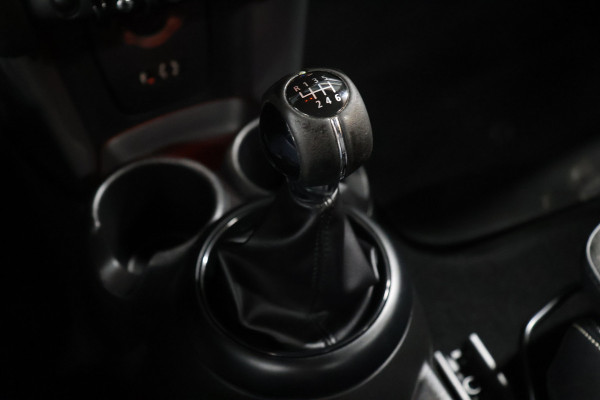 MINI Cabrio 1.5 Cooper Chili Serious Business [STOELVERWARMING, PARKEERSENSOREN, HALF LEDER/STOF, BLUETOOTH, CRUISE CONTROL, AIRCO, NIEUWSTAAT]