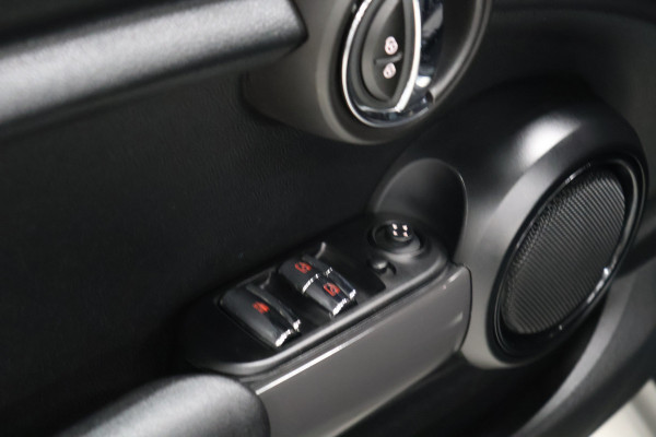 MINI Cabrio 1.5 Cooper Chili Serious Business [STOELVERWARMING, PARKEERSENSOREN, HALF LEDER/STOF, BLUETOOTH, CRUISE CONTROL, AIRCO, NIEUWSTAAT]