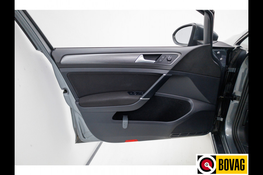 Volkswagen Golf 1.0 TSI Comfortline 110 PK | Adaptive cruise | Climate control | Navigatie App-connect, Regensensor, PDC v+a