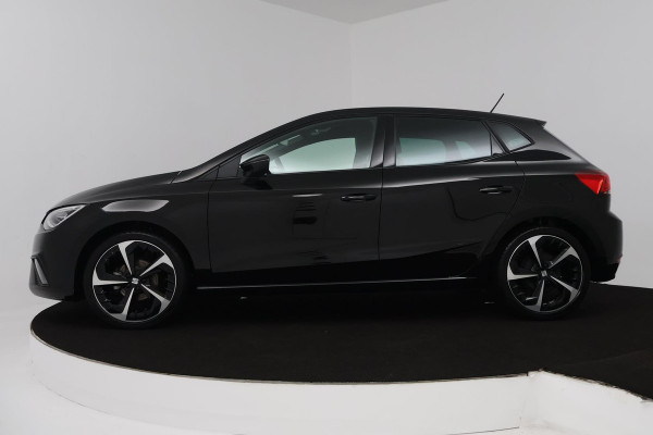 Seat Ibiza 1.0 EcoTSI FR Business Intense (ACHTERUITRIJCAMERA, STOELVERWARMING, DIGITALE COCKPIT, PARKEERSENSOREN, NAVIGATIE)