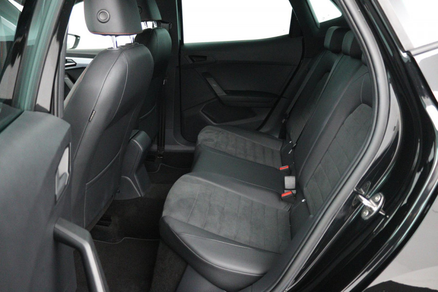Seat Ibiza 1.0 EcoTSI FR Business Intense (ACHTERUITRIJCAMERA, STOELVERWARMING, DIGITALE COCKPIT, PARKEERSENSOREN, NAVIGATIE)
