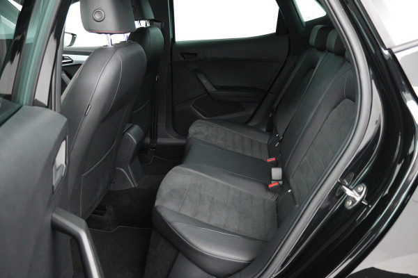 Seat Ibiza 1.0 EcoTSI FR Business Intense (ACHTERUITRIJCAMERA, STOELVERWARMING, DIGITALE COCKPIT, PARKEERSENSOREN, NAVIGATIE)