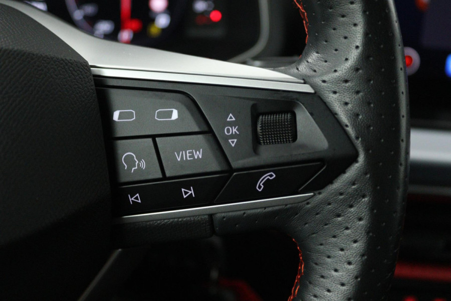 Seat Ibiza 1.0 EcoTSI FR Business Intense (ACHTERUITRIJCAMERA, STOELVERWARMING, DIGITALE COCKPIT, PARKEERSENSOREN, NAVIGATIE)