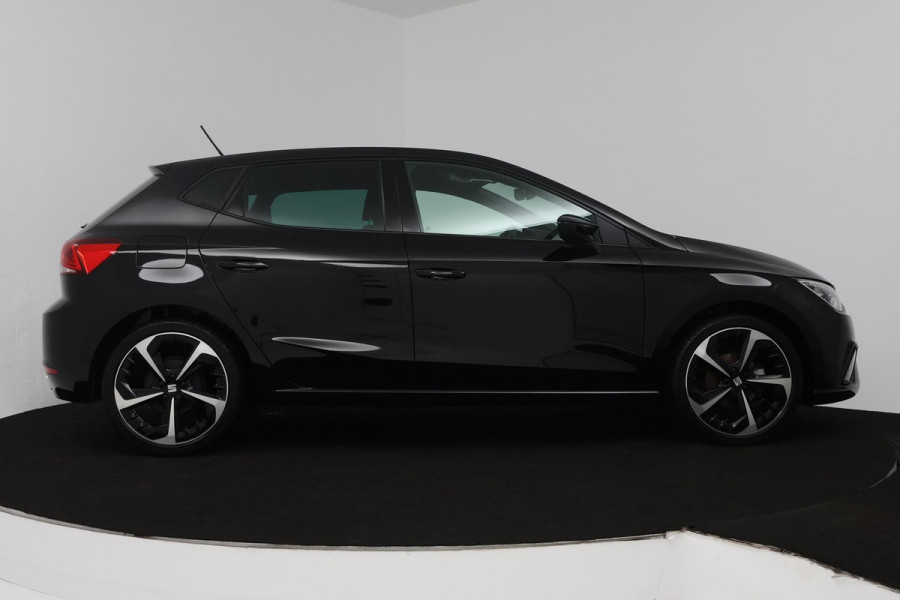 Seat Ibiza 1.0 EcoTSI FR Business Intense (ACHTERUITRIJCAMERA, STOELVERWARMING, DIGITALE COCKPIT, PARKEERSENSOREN, NAVIGATIE)