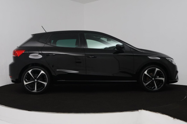 Seat Ibiza 1.0 EcoTSI FR Business Intense (ACHTERUITRIJCAMERA, STOELVERWARMING, DIGITALE COCKPIT, PARKEERSENSOREN, NAVIGATIE)