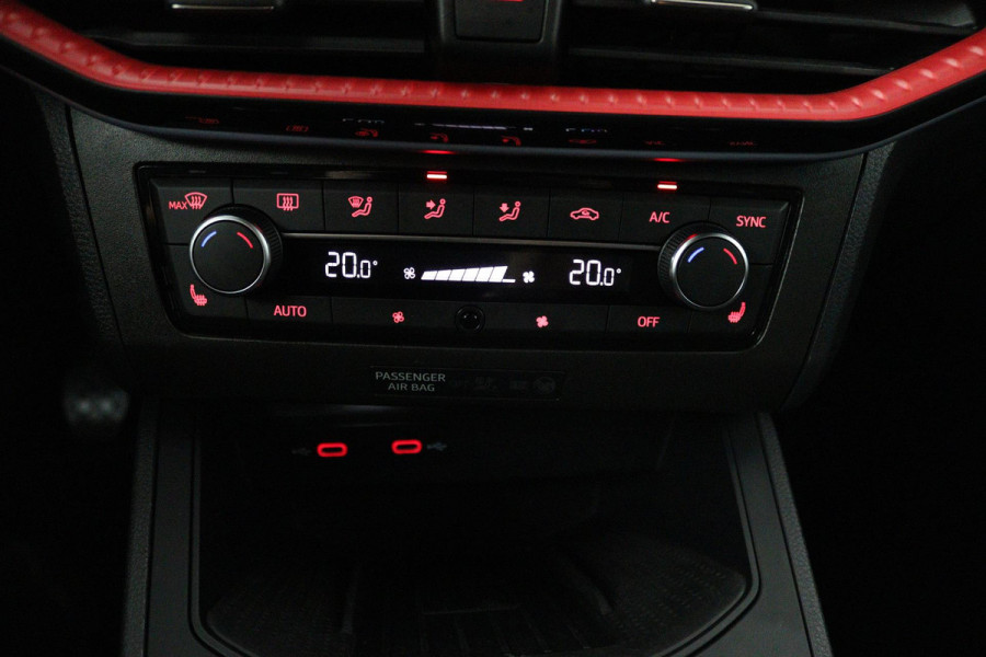 Seat Ibiza 1.0 EcoTSI FR Business Intense (ACHTERUITRIJCAMERA, STOELVERWARMING, DIGITALE COCKPIT, PARKEERSENSOREN, NAVIGATIE)