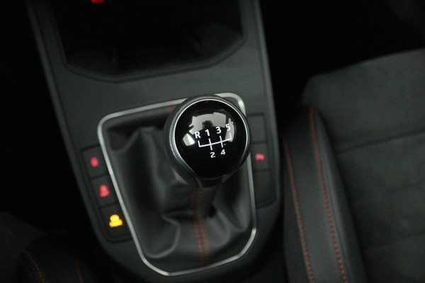 Seat Ibiza 1.0 EcoTSI FR Business Intense (ACHTERUITRIJCAMERA, STOELVERWARMING, DIGITALE COCKPIT, PARKEERSENSOREN, NAVIGATIE)