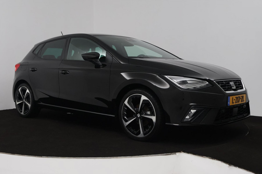 Seat Ibiza 1.0 EcoTSI FR Business Intense (ACHTERUITRIJCAMERA, STOELVERWARMING, DIGITALE COCKPIT, PARKEERSENSOREN, NAVIGATIE)