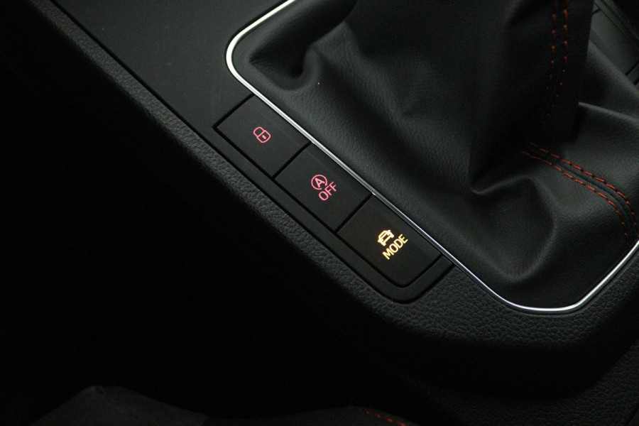 Seat Ibiza 1.0 EcoTSI FR Business Intense (ACHTERUITRIJCAMERA, STOELVERWARMING, DIGITALE COCKPIT, PARKEERSENSOREN, NAVIGATIE)
