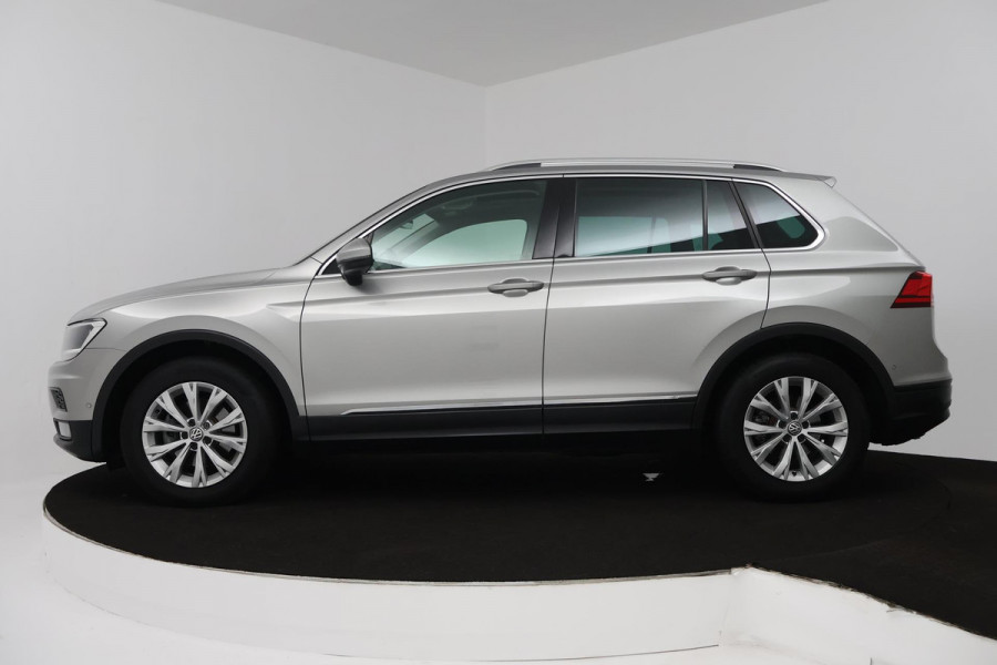 Volkswagen Tiguan 1.4 TSI ACT Comfortline Business (PANORAMADAK, ACHTERUITRIJCAMERA, NAVIGATIE, STOELVERWARMING, PARKEERSENSOREN)