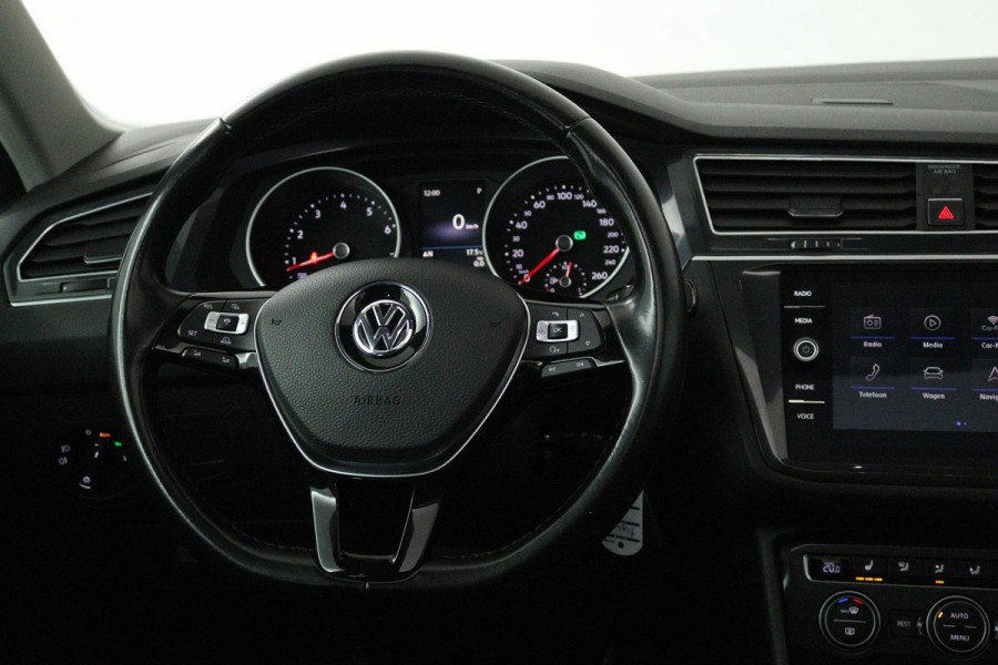 Volkswagen Tiguan 1.4 TSI ACT Comfortline Business (PANORAMADAK, ACHTERUITRIJCAMERA, NAVIGATIE, STOELVERWARMING, PARKEERSENSOREN)