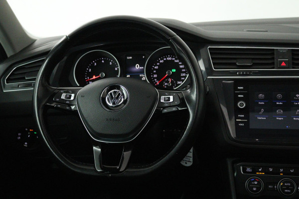 Volkswagen Tiguan 1.4 TSI ACT Comfortline Business (PANORAMADAK, ACHTERUITRIJCAMERA, NAVIGATIE, STOELVERWARMING, PARKEERSENSOREN)
