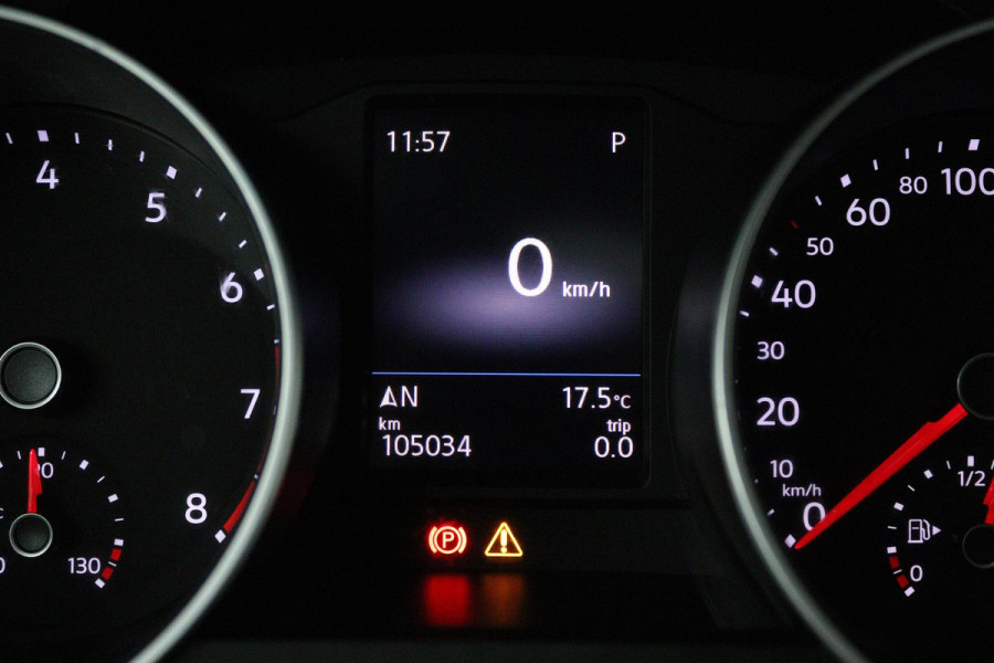Volkswagen Tiguan 1.4 TSI ACT Comfortline Business (PANORAMADAK, ACHTERUITRIJCAMERA, NAVIGATIE, STOELVERWARMING, PARKEERSENSOREN)
