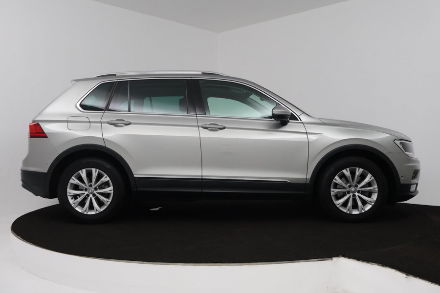Volkswagen Tiguan 1.4 TSI ACT Comfortline Business (PANORAMADAK, ACHTERUITRIJCAMERA, NAVIGATIE, STOELVERWARMING, PARKEERSENSOREN)