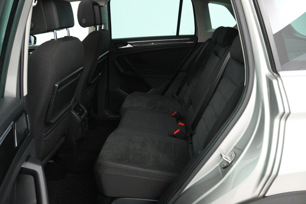 Volkswagen Tiguan 1.4 TSI ACT Comfortline Business (PANORAMADAK, ACHTERUITRIJCAMERA, NAVIGATIE, STOELVERWARMING, PARKEERSENSOREN)