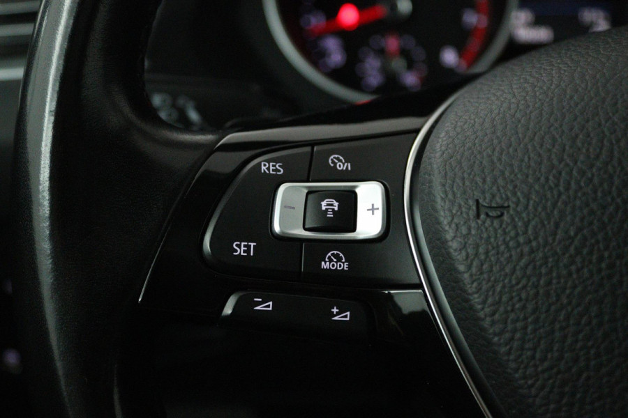 Volkswagen Tiguan 1.4 TSI ACT Comfortline Business (PANORAMADAK, ACHTERUITRIJCAMERA, NAVIGATIE, STOELVERWARMING, PARKEERSENSOREN)