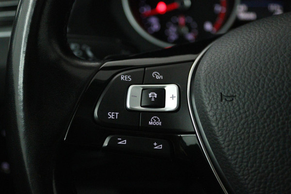 Volkswagen Tiguan 1.4 TSI ACT Comfortline Business (PANORAMADAK, ACHTERUITRIJCAMERA, NAVIGATIE, STOELVERWARMING, PARKEERSENSOREN)