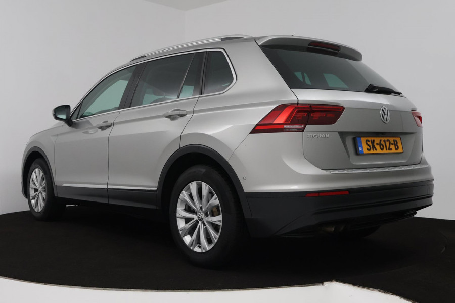 Volkswagen Tiguan 1.4 TSI ACT Comfortline Business (PANORAMADAK, ACHTERUITRIJCAMERA, NAVIGATIE, STOELVERWARMING, PARKEERSENSOREN)