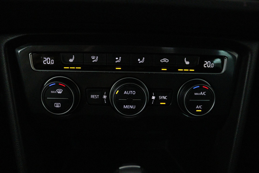 Volkswagen Tiguan 1.4 TSI ACT Comfortline Business (PANORAMADAK, ACHTERUITRIJCAMERA, NAVIGATIE, STOELVERWARMING, PARKEERSENSOREN)