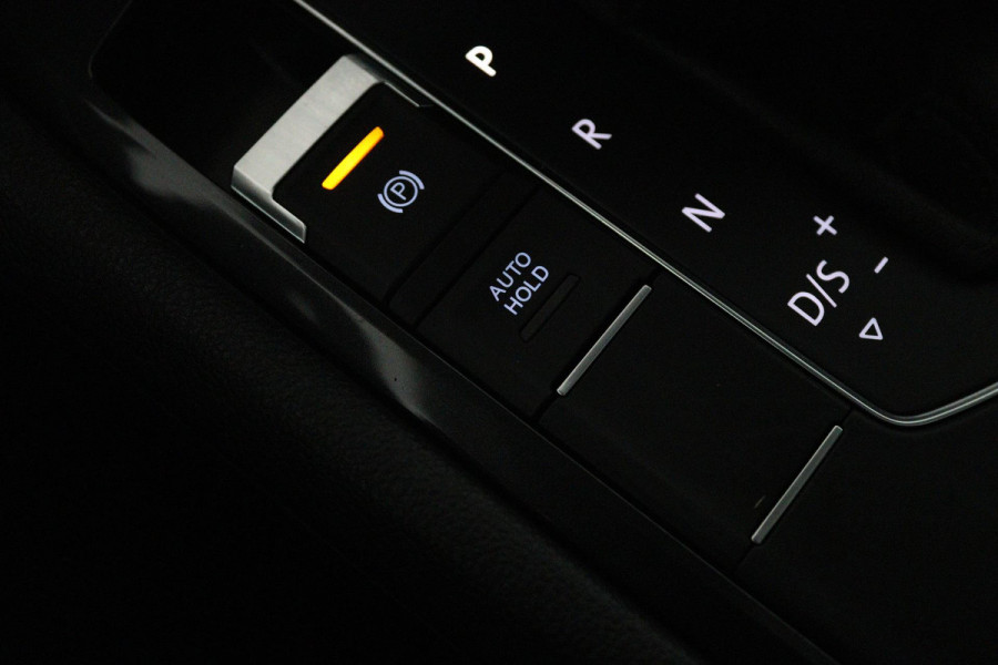 Volkswagen Tiguan 1.4 TSI ACT Comfortline Business (PANORAMADAK, ACHTERUITRIJCAMERA, NAVIGATIE, STOELVERWARMING, PARKEERSENSOREN)