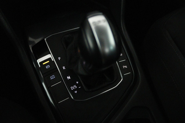 Volkswagen Tiguan 1.4 TSI ACT Comfortline Business (PANORAMADAK, ACHTERUITRIJCAMERA, NAVIGATIE, STOELVERWARMING, PARKEERSENSOREN)
