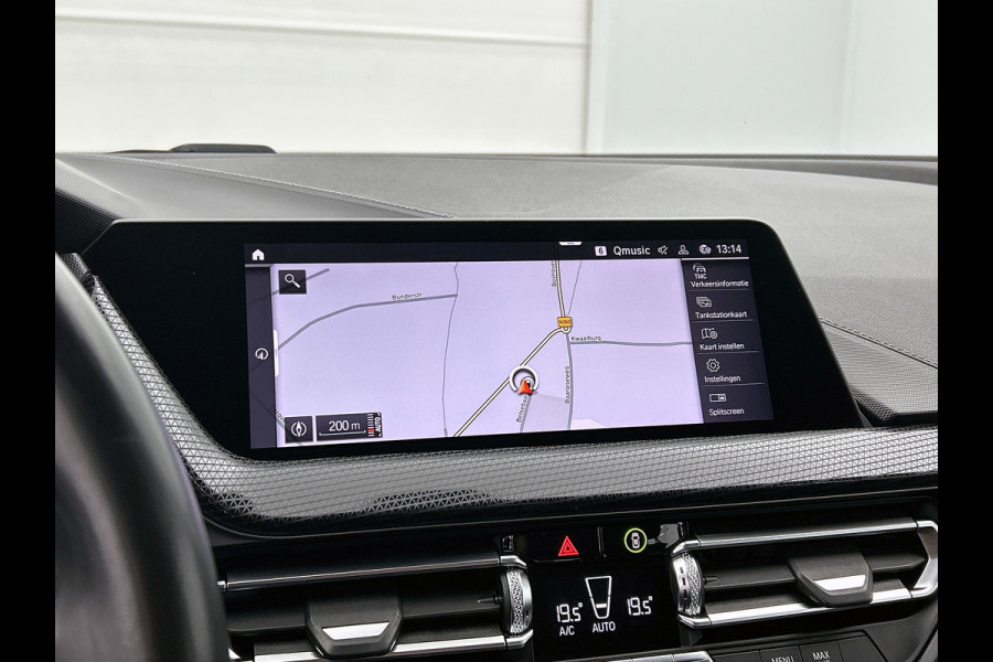 BMW 1-serie 118i Executive Edition Sport (NAVIGATIE, LED, SPORTSTOELEN, PDC, GOED ONDERHOUDEN)