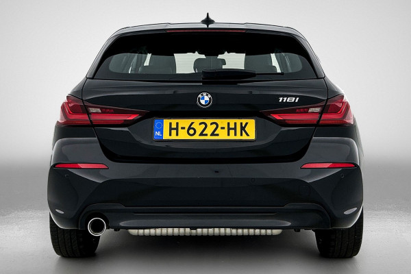 BMW 1-serie 118i Executive Edition Sport (NAVIGATIE, LED, SPORTSTOELEN, PDC, GOED ONDERHOUDEN)