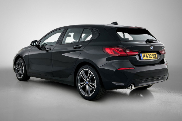 BMW 1-serie 118i Executive Edition Sport (NAVIGATIE, LED, SPORTSTOELEN, PDC, GOED ONDERHOUDEN)