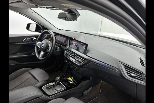BMW 1-serie 118i Executive Edition Sport (NAVIGATIE, LED, SPORTSTOELEN, PDC, GOED ONDERHOUDEN)