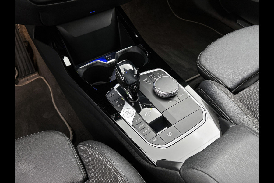 BMW 1-serie 118i Executive Edition Sport (NAVIGATIE, LED, SPORTSTOELEN, PDC, GOED ONDERHOUDEN)
