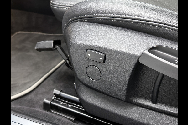BMW 1-serie 118i Executive Edition Sport (NAVIGATIE, LED, SPORTSTOELEN, PDC, GOED ONDERHOUDEN)