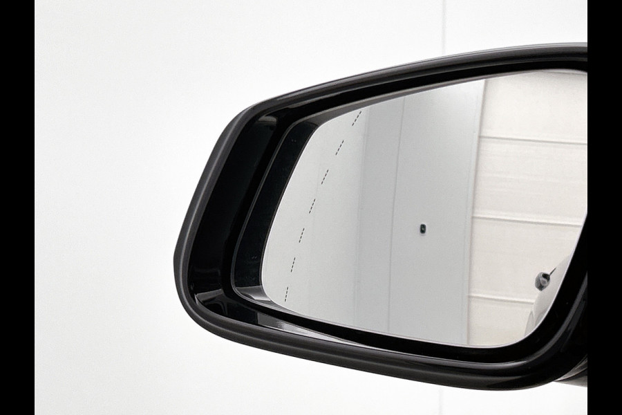 BMW 1-serie 118i Executive Edition Sport (NAVIGATIE, LED, SPORTSTOELEN, PDC, GOED ONDERHOUDEN)